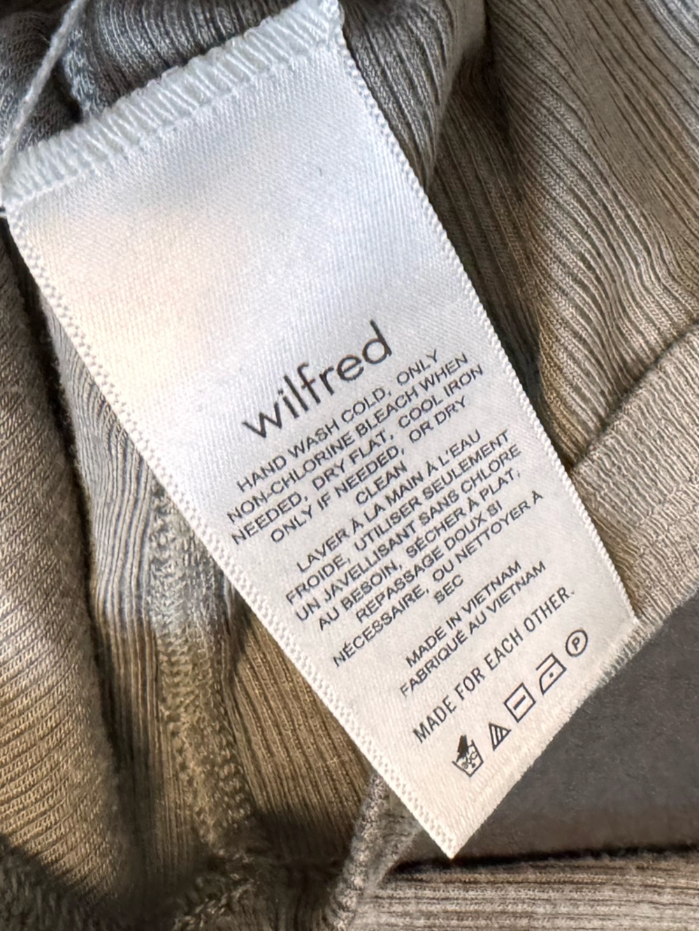 Aritzia Wilfred Long Sleeve Turtleneck Top in Khaki - Picture 5 of 5